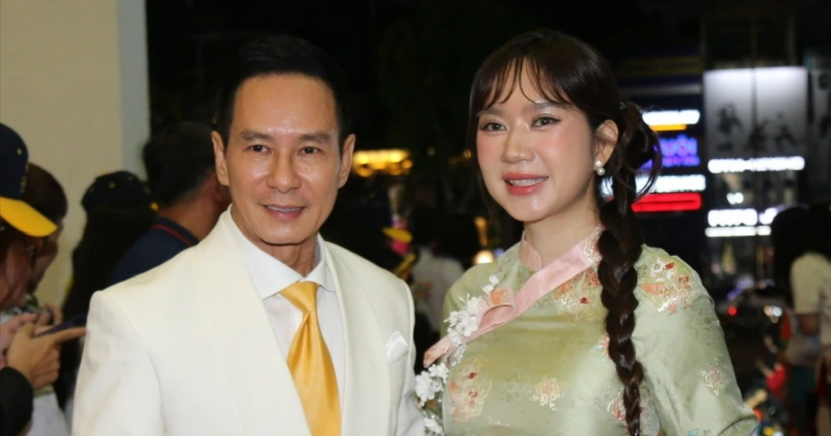 Thảm đỏ gây chú ý nhất giới điện ảnh, đạo diễn nghìn tỷ Lý Hải và Trấn Thành hiếm hoi chạm mặt