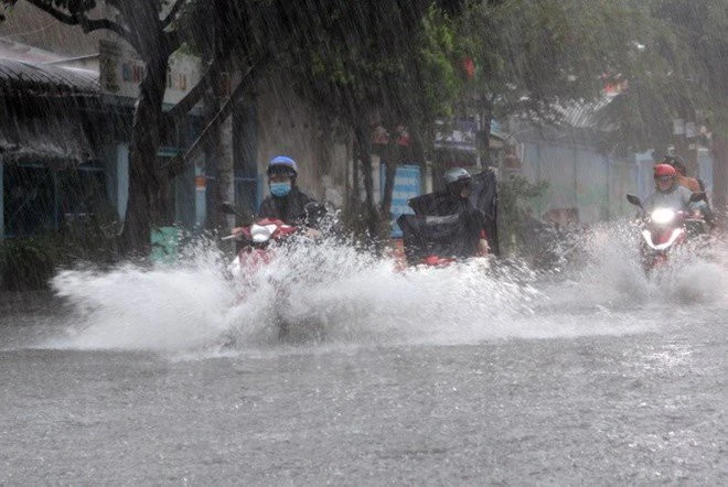Gió mùa đông bắc sắp tràn về, mưa rất to