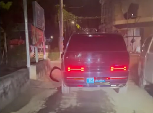 Hà Nội: Công an vào cuộc xác minh xe biển xanh rời khỏi hiện trường sau va chạm giao thông
