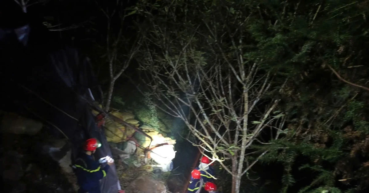 Xe tải rơi xuống vực sâu ở Lào Cai, tài xế tử vong