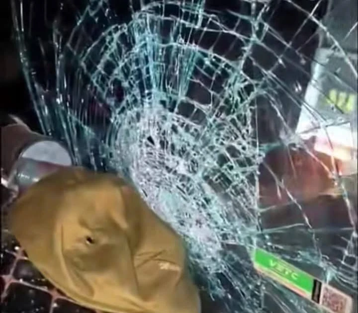 Tìm ra thủ phạm ném đá vỡ kính loạt xe tải trên cao tốc qua Quảng Trị