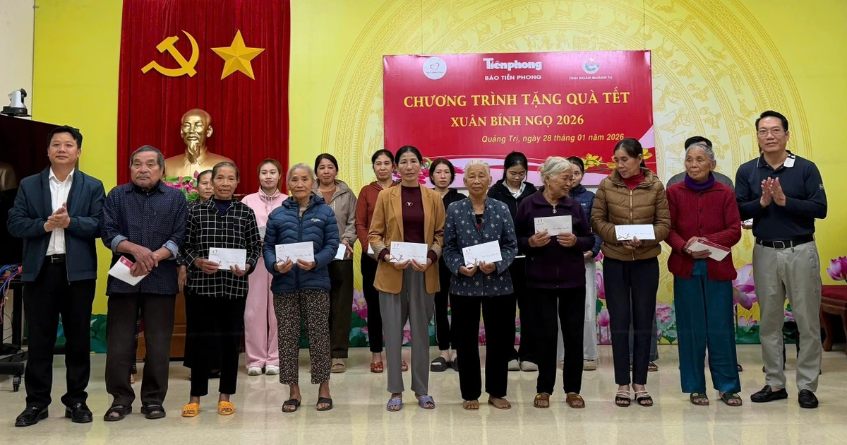 Báo Tiền Phong phối hợp trao 100 suất quà Tết Xuân Bính Ngọ cho hộ khó khăn ở Quảng Trị