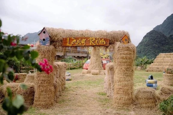 Làng rơm giữa miền di sản