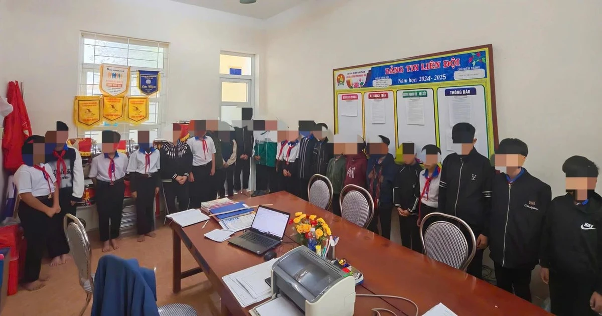 Ra đường ‘nhảy theo còi xe’, 23 học sinh và phụ huynh bị công an mời làm việc