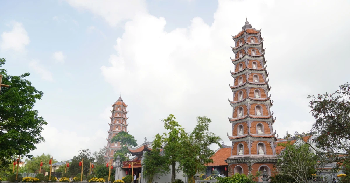 Hàng vạn phật tử về khai hội ở ngôi chùa Phật hoàng Trần Nhân Tông từng ghé thăm