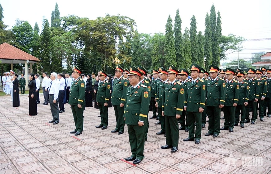Đại tướng Nguyễn Trọng Nghĩa chủ trì lễ dâng hoa, dâng hương tại Tượng đài Chiến thắng Chốt chặn Tàu Ô