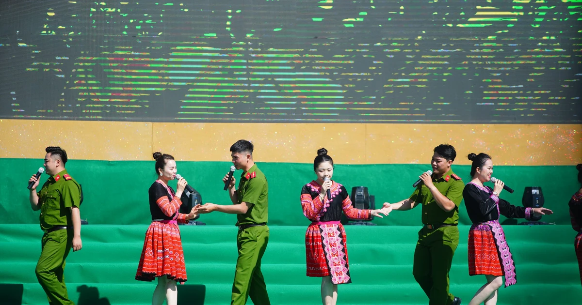 Hàng nghìn chiến sĩ công an, người dân dự ngày hội 'Vì bình yên bản làng'