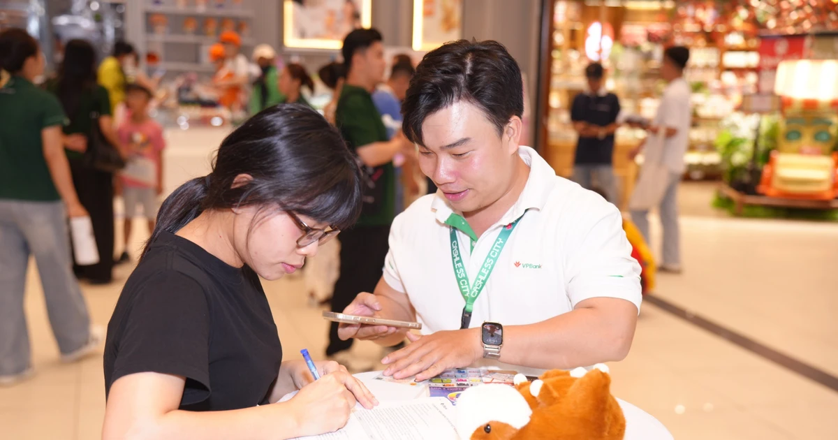 “VPBank tới rồi, mở “lời” ngay thôi” tạo dấu ấn tại điểm dừng đầu tiên ở TP.HCM
