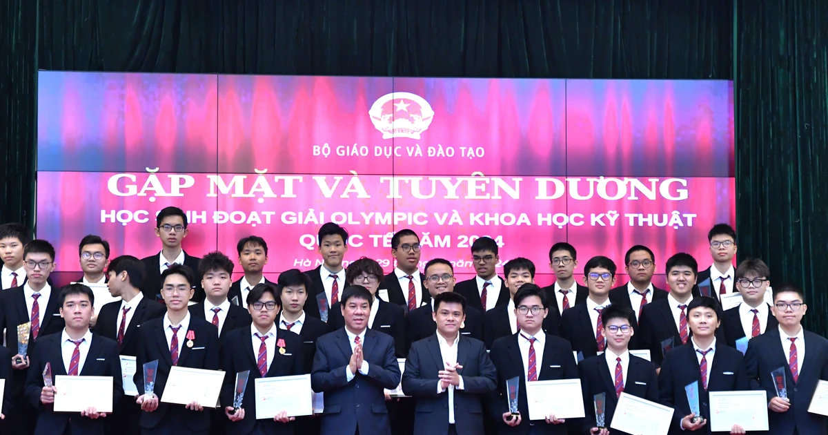 Cùng DOL English luyện thi THPT trên máy tính miễn phí