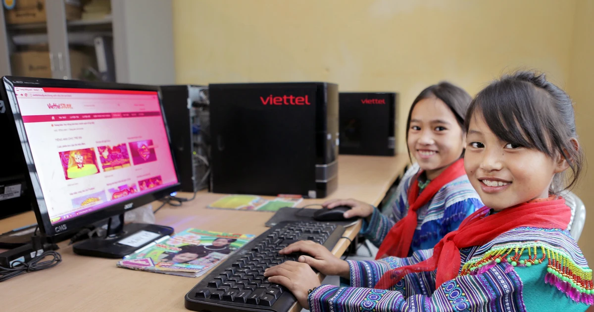 Lớp học trên đỉnh núi cao nhất thế giới: Viettel thu hẹp khoảng cách số bằng Internet