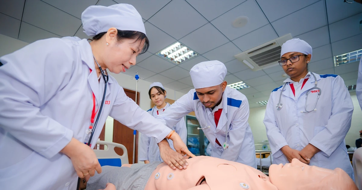 Đào tạo y khoa không thể chỉ trong giảng đường