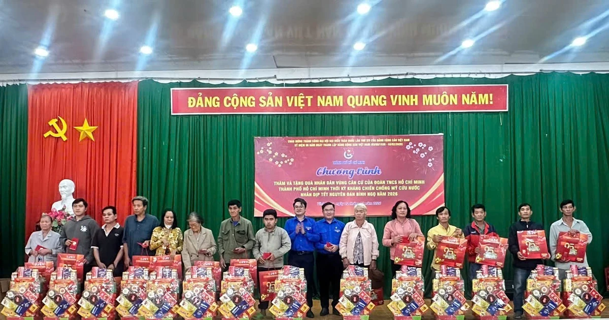 VWS đồng hành trao tặng quà Tết cho gia đình chính sách ở Vĩnh Long