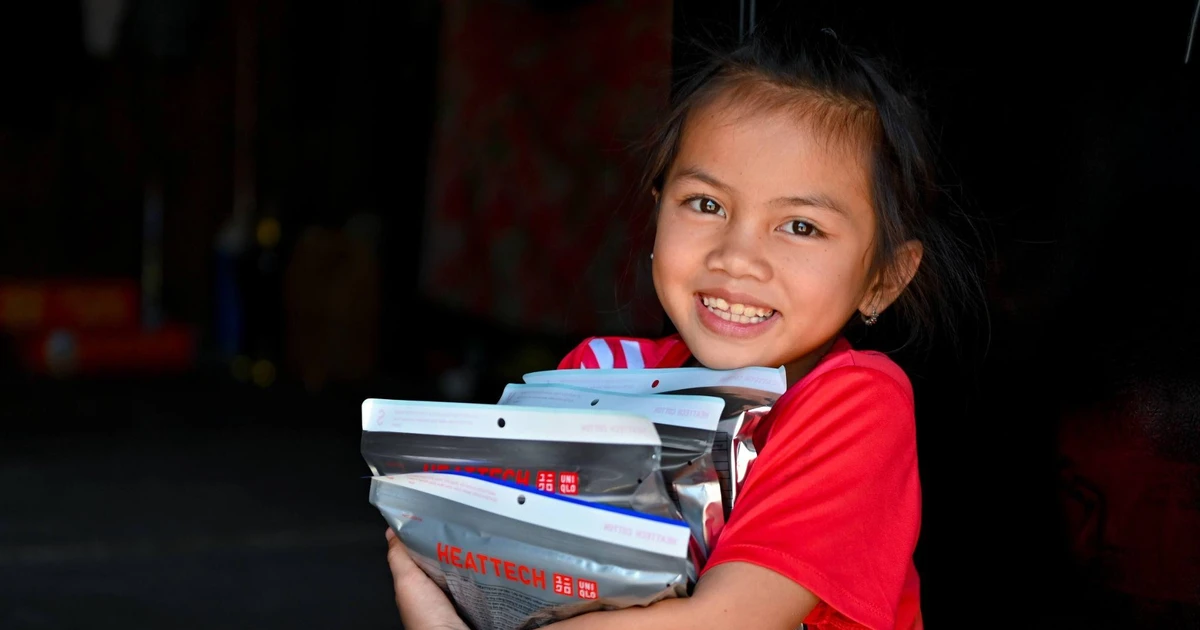 UNIQLO tặng áo ấm trước thềm năm mới cho người dân tại Quảng Trị