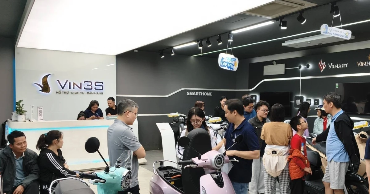 Khách Việt tranh thủ chốt đơn xe máy điện VinFast để "sống khỏe" trước cơn bão giá xăng dầu