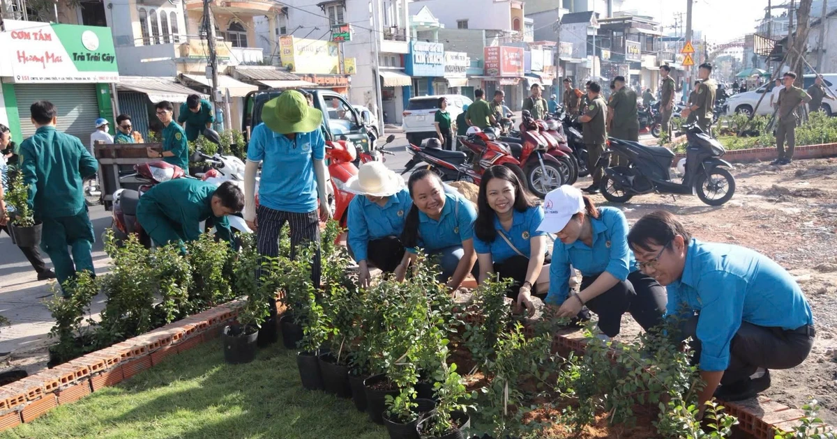 TPHCM làm đẹp môi trường, chăm lo nhân dân mừng 50 năm thành phố mang tên Bác