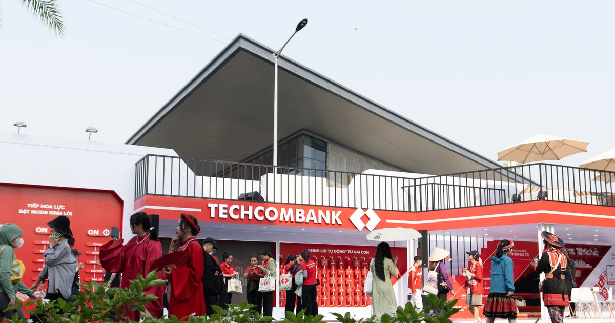 Techcombank chiều “Gai Con” hết mực, xoa dịu hội chứng hậu concert