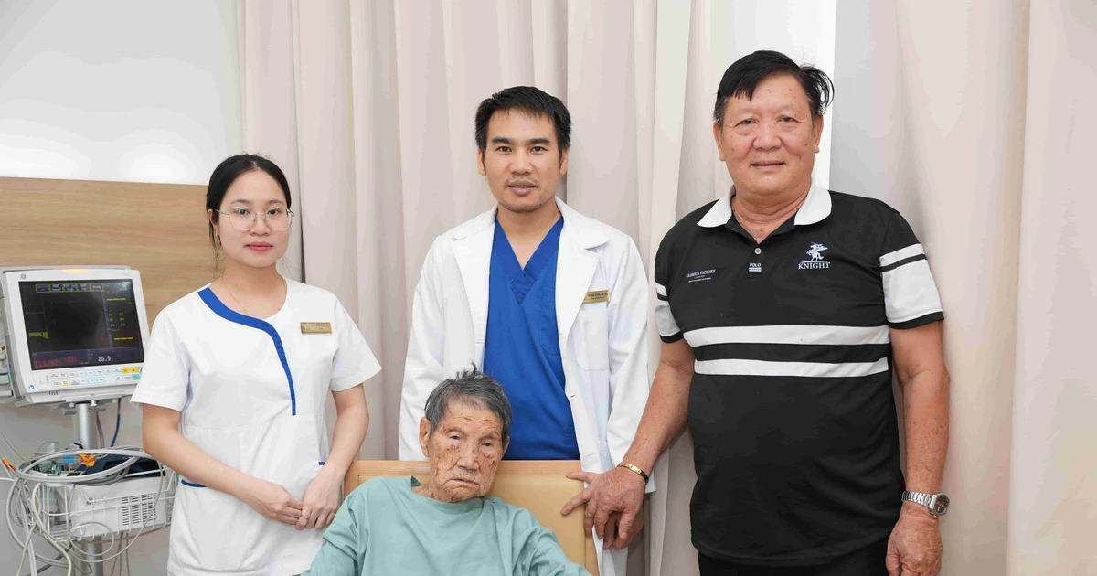 Cụ bà 103 tuổi chiến thắng ung thư dạ dày nhờ điều trị đa chuyên khoa tại Vinmec Hải Phòng