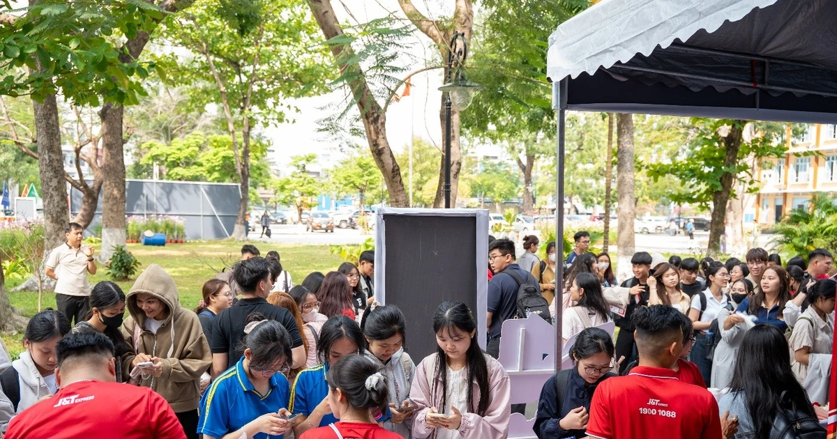 J&T Express thu hút lao động trẻ và thúc đẩy trải nghiệm số tại LOGFAIR 2026