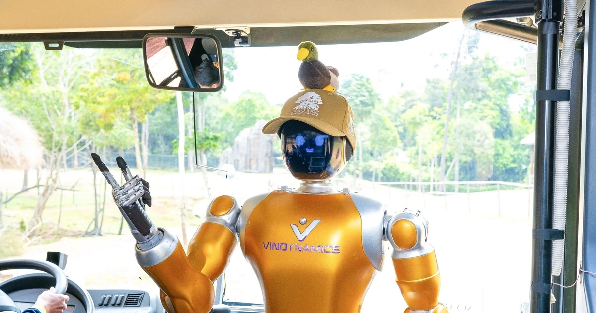Robot hình người VinDynamics thử nghiệm thực tế tại Vinpearl Safari Phú Quốc