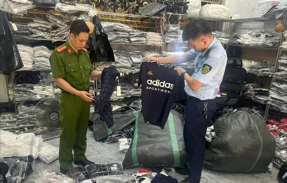 Quản lý thị trường Hà Nội: Tăng cường kiểm tra vi phạm hàng giả, hàng nhái tại chợ Ninh Hiệp