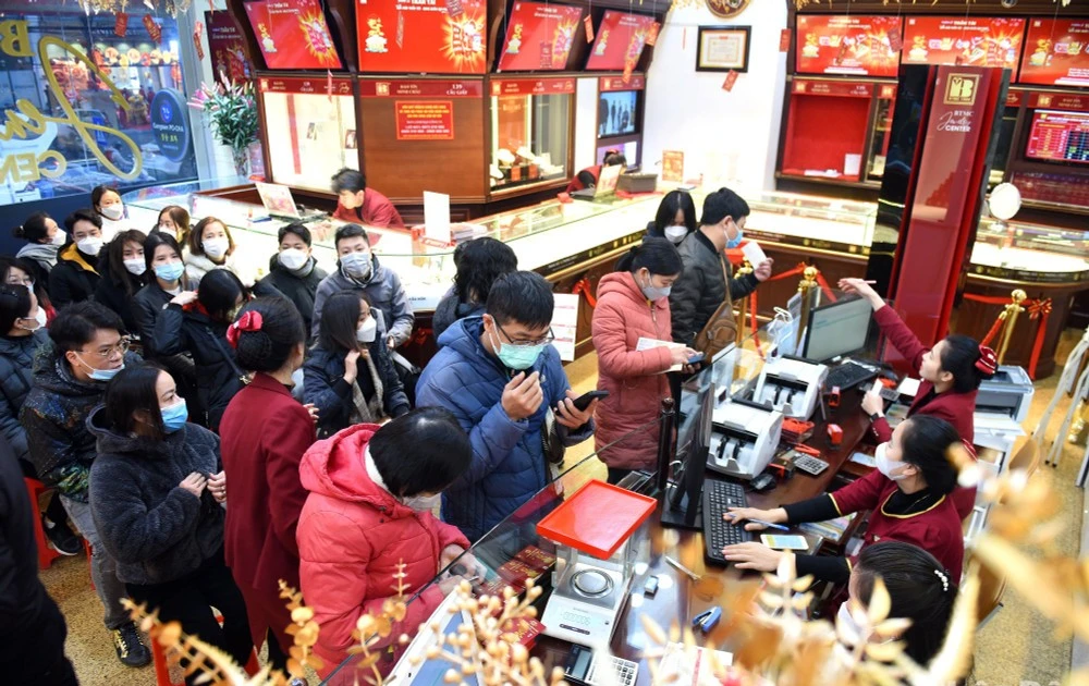 Dân ba miền Bắc Trung Nam làm gì trong ngày vía Thần Tài?