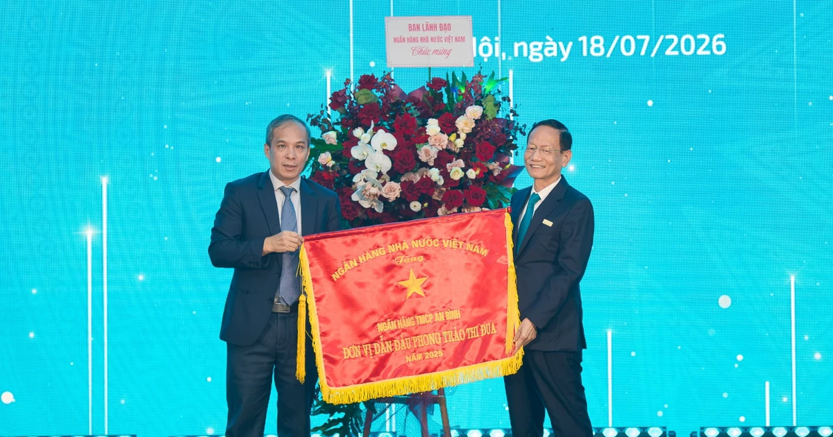 ABBank nhận Cờ thi đua của NHNN, ghi nhận nỗ lực đổi mới và phát triển bền vững