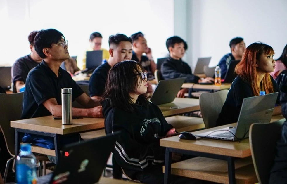 Ngành Data thời AI: Dân tài chính, ngân hàng tăng tốc học dữ liệu để không “lạc hậu”