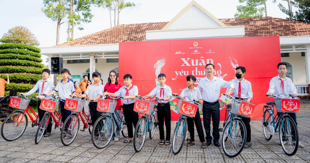 Mùa xuân trên những chuyến xe, chở tấm lòng sẻ chia của tuổi trẻ