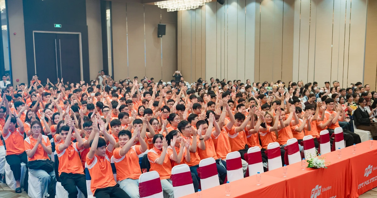 Cột mốc tuổi 18: Không chỉ tân sinh viên, phụ huynh cũng cần 'định hướng'