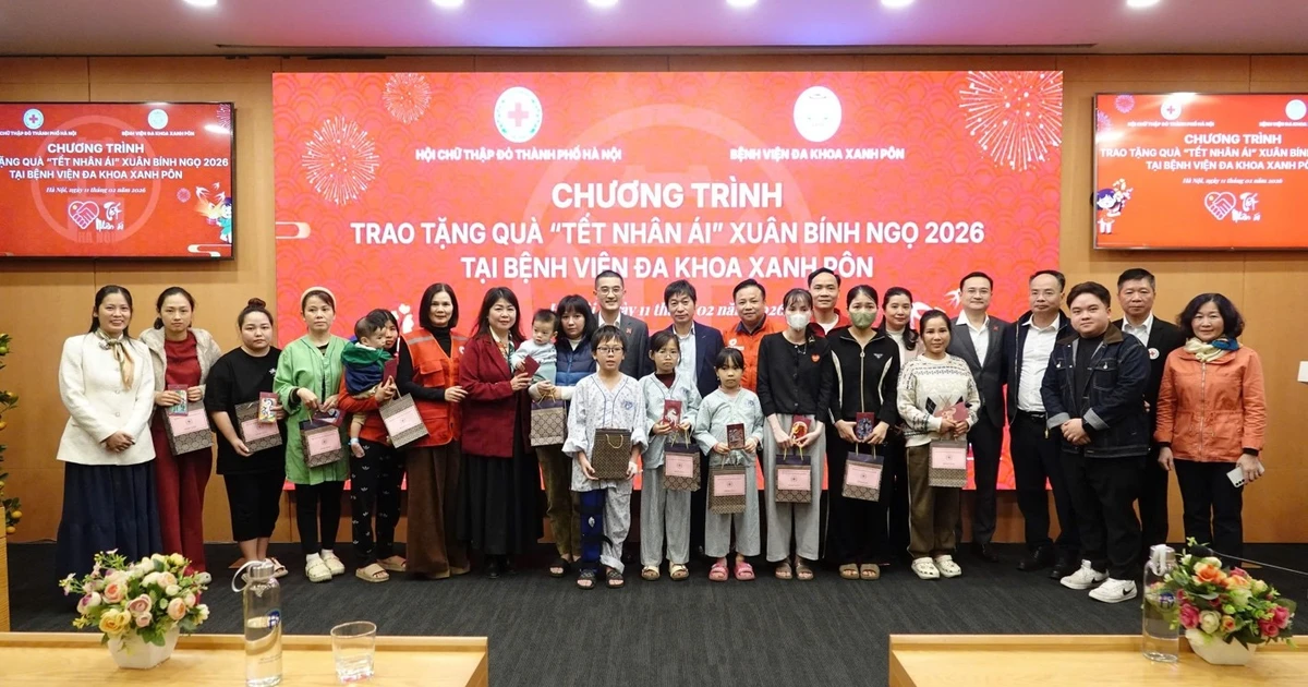 Hơn 50 suất quà Tết trao tới bệnh nhân khó khăn tại Hà Nội