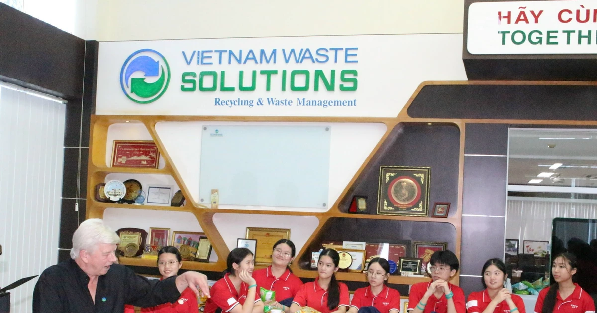 VWS đón học sinh Singapore tham quan Khu liên hợp xử lý rác Đa Phước