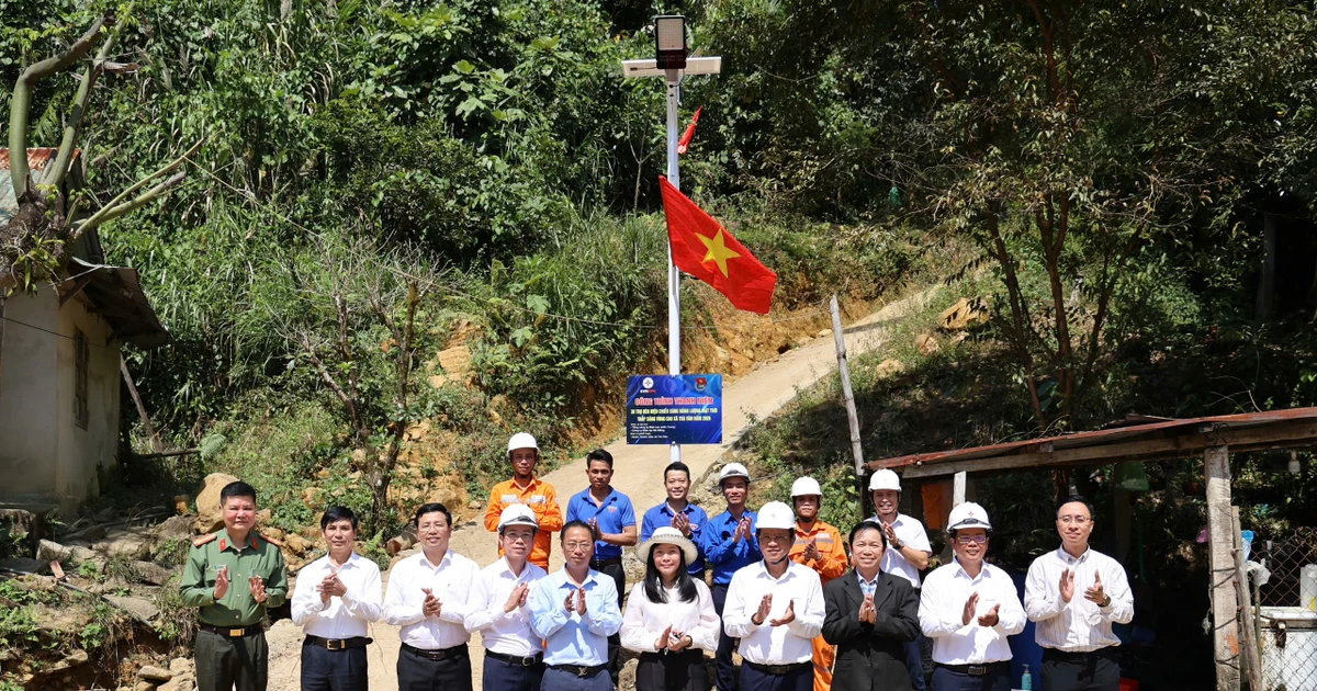 EVNCPC thắp sáng vùng cao Trà Vân ngày áp Tết