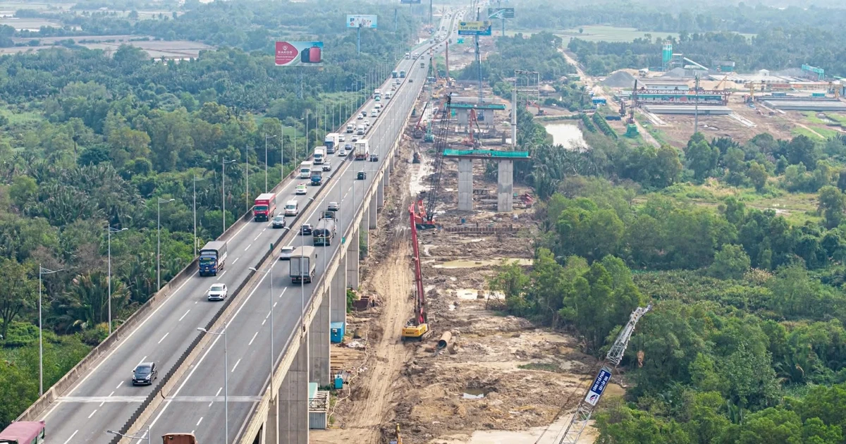 Vật liệu khan hiếm, giá vượt kiểm soát - ai chịu trách nhiệm trước những bất cập kéo dài?