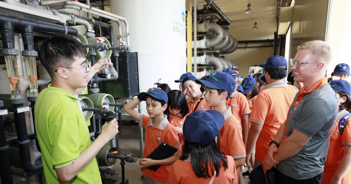 Học sinh quốc tế Singapore tham quan khu xử lý rác Đa Phước