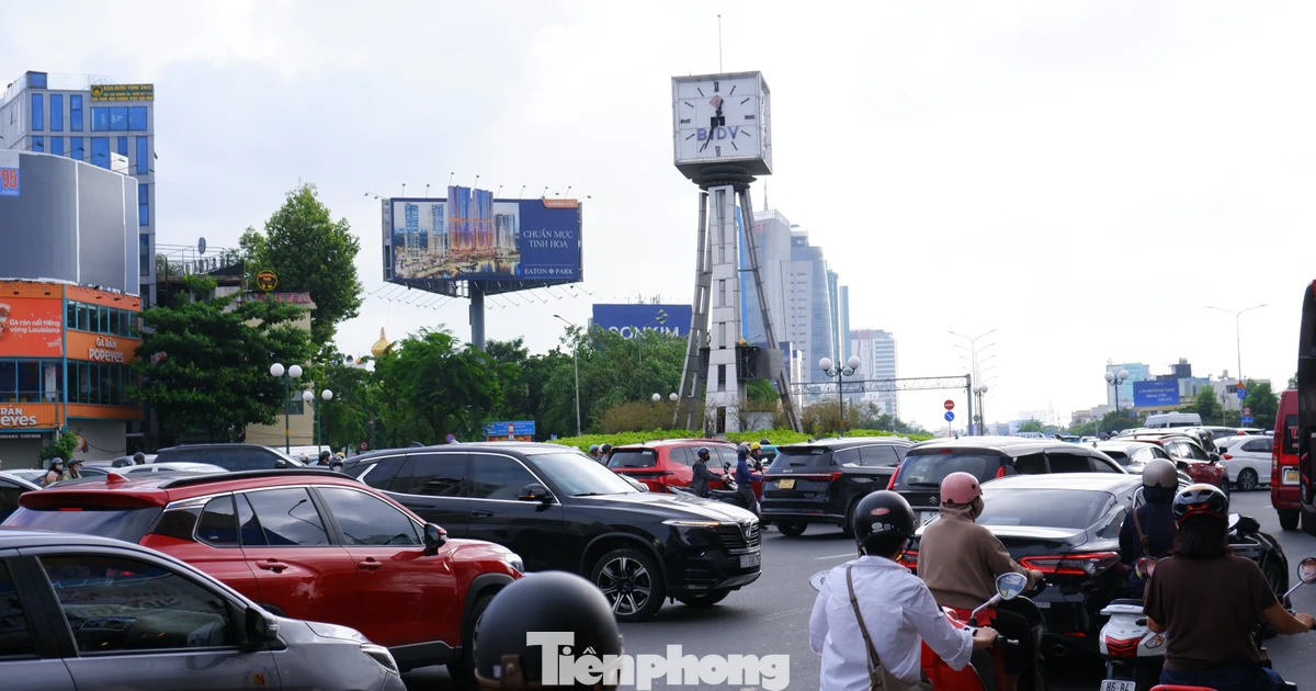TPHCM mạnh tay 'xẻ' vòng xoay Điện Biên Phủ để trị ùn tắc