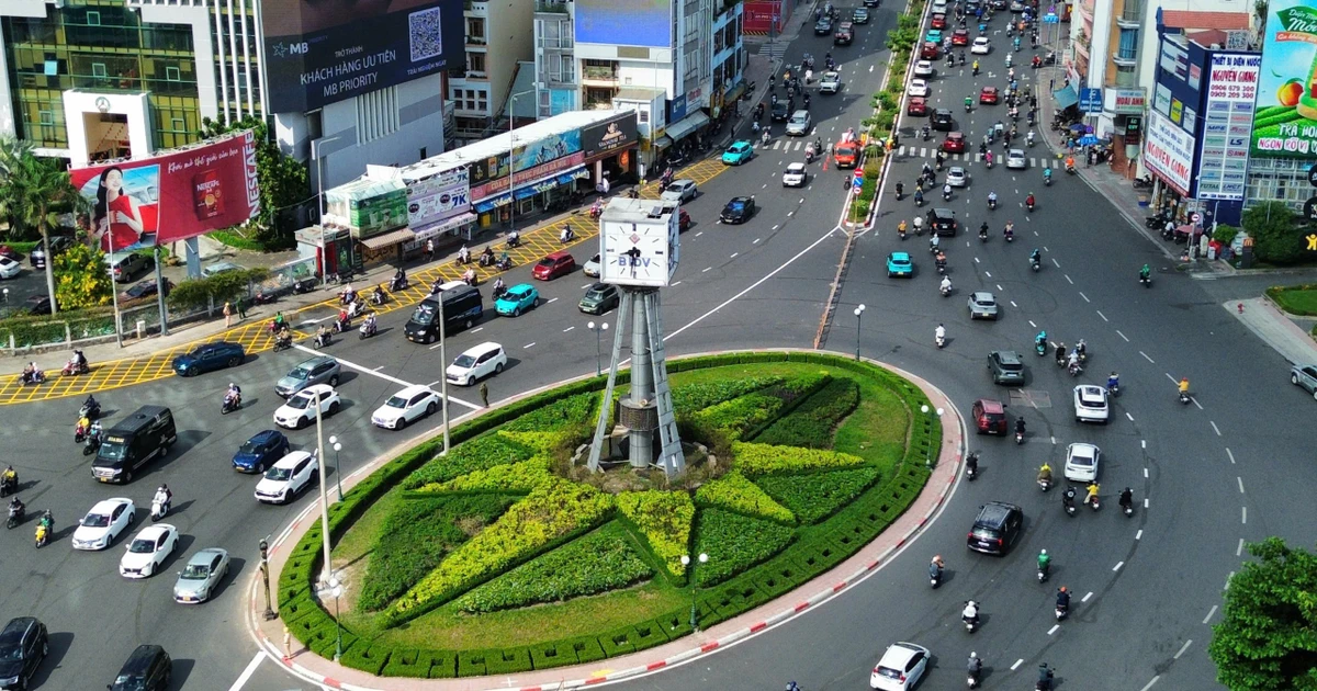Diễn biến giao thông trong ngày đầu phân luồng tại vòng xoay Điện Biên Phủ