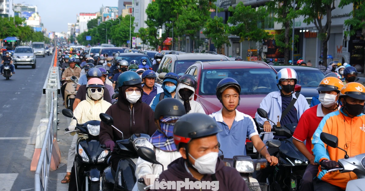 Phân luồng mới, giao thông cửa ngõ Tân Sơn Nhất 'giảm nhiệt' nhưng nhiều lúng túng