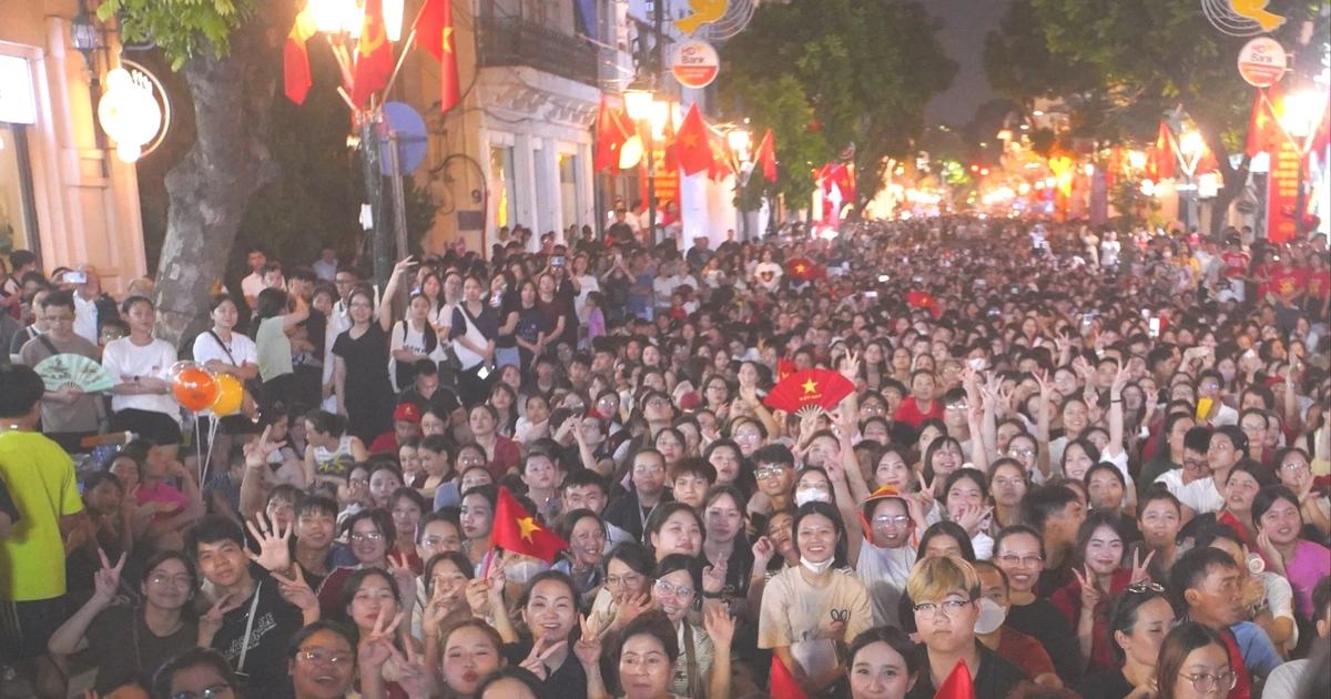 Cảnh tượng chưa từng có ở Quảng trường Cách mạng Tháng Tám