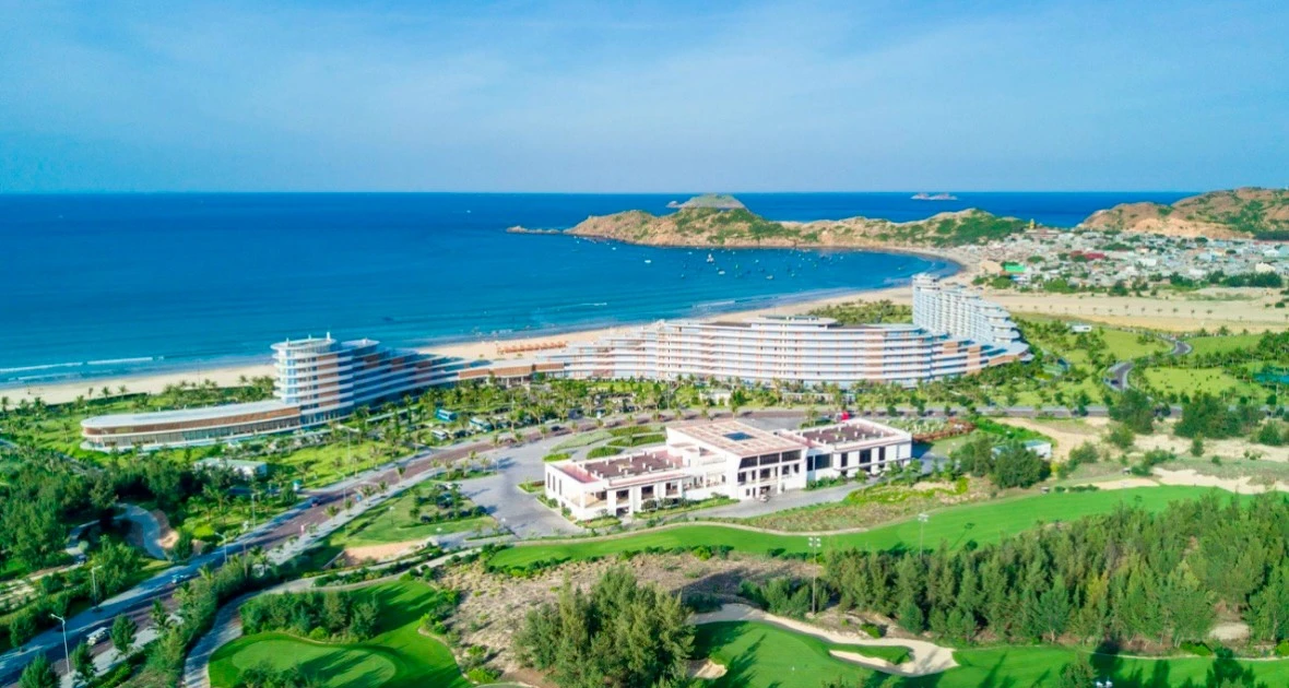 Hành trình 9 năm từ vùng cát trắng đến điểm đến nghỉ dưỡng hàng đầu miền Trung