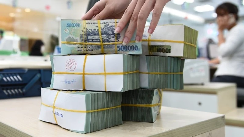 Lãi suất huy động tiếp tục giảm