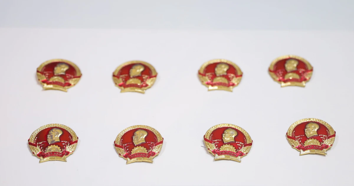 Cận cảnh 8 huy hiệu Bác Hồ của Thiếu tướng Mai Văn Cương - anh hùng bắn rơi 8 máy bay Mỹ