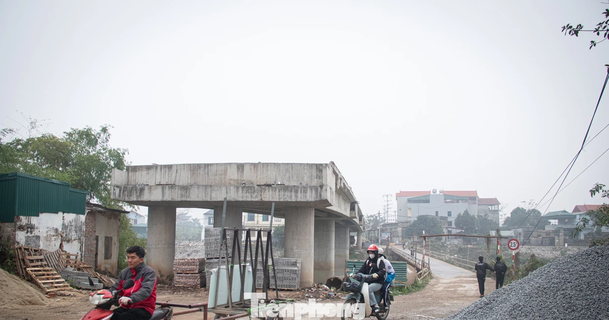 Hà Nội: Dự án cầu dừng thi công hơn nửa năm do vướng mặt bằng