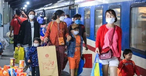 Nhiều chuyến bay, tàu xe đưa công nhân về quê ăn Tết