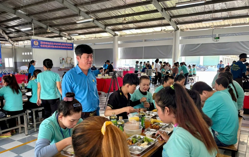 Niềm vui từ những 'Bữa cơm Công đoàn' 2025