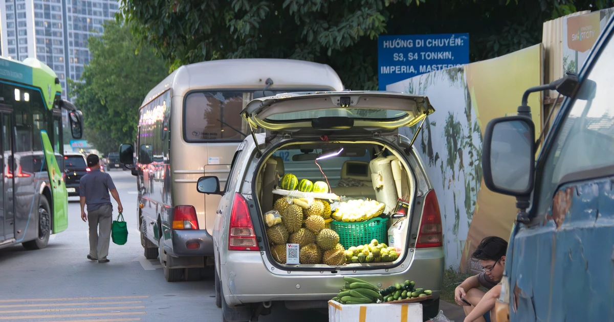Muôn kiểu bán hàng 'du kích' thời dẹp vỉa hè Hà Nội