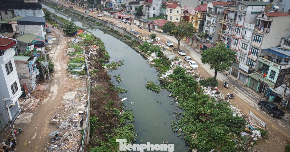 Rác thải lại 'bức tử' kênh La Khê