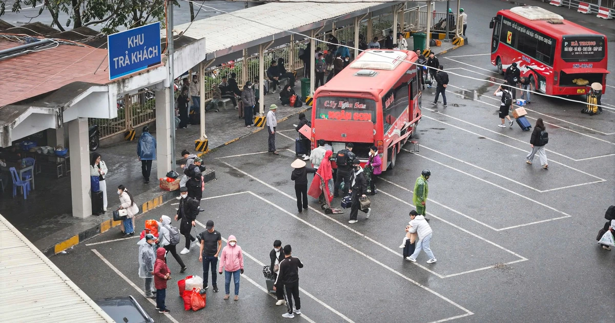 Xe khách 'thừa ghế' ngày cuối nghỉ Tết