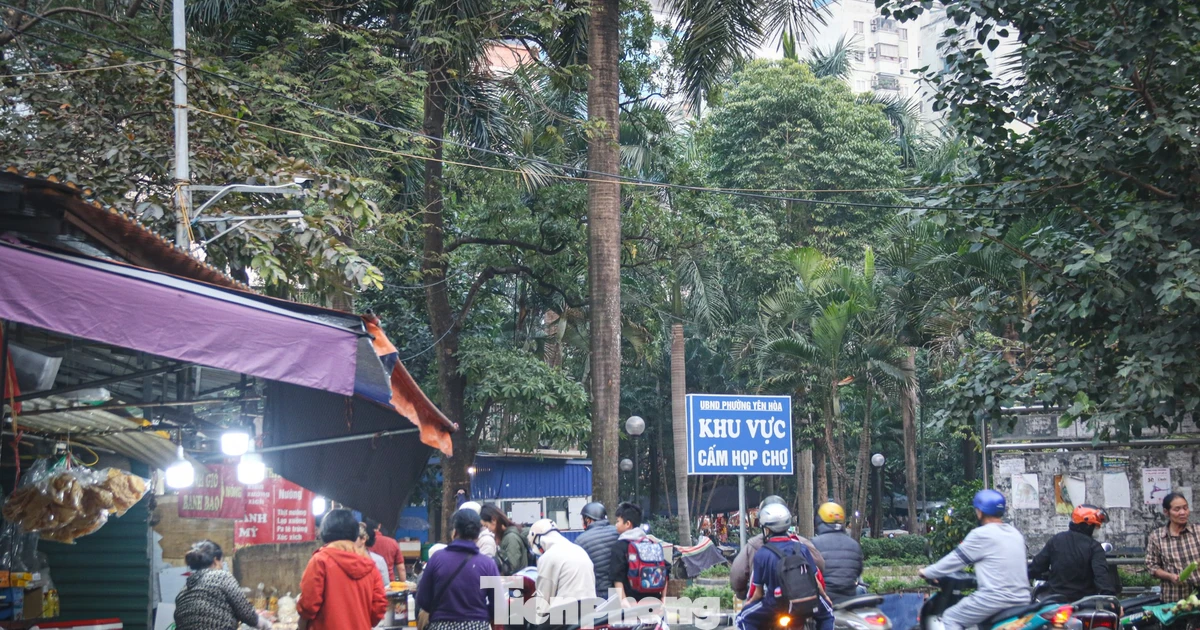 Những khu chợ tự phát nằm ngoài danh sách giải tỏa tại Hà Nội