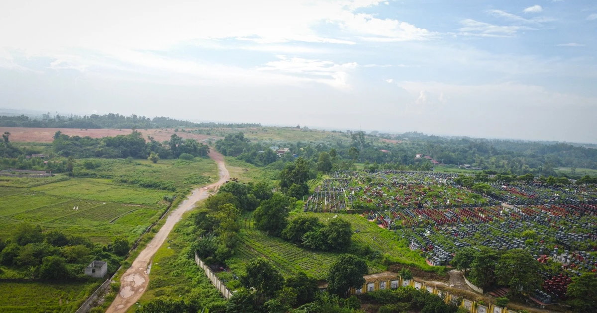 Dự án nghĩa trang ở Hà Nội 'đóng băng' nhiều năm, người dân sống trong cảnh tạm bợ