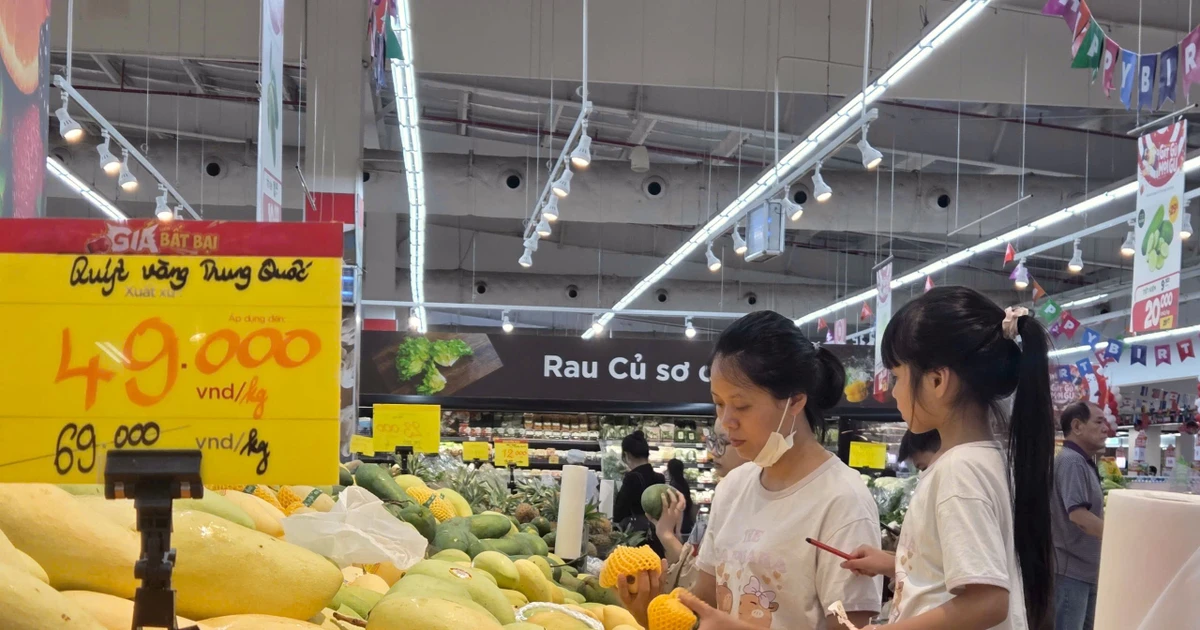 Xăng giảm sâu, tại sao hàng ăn, sữa thiết yếu vẫn 'neo' giá cao